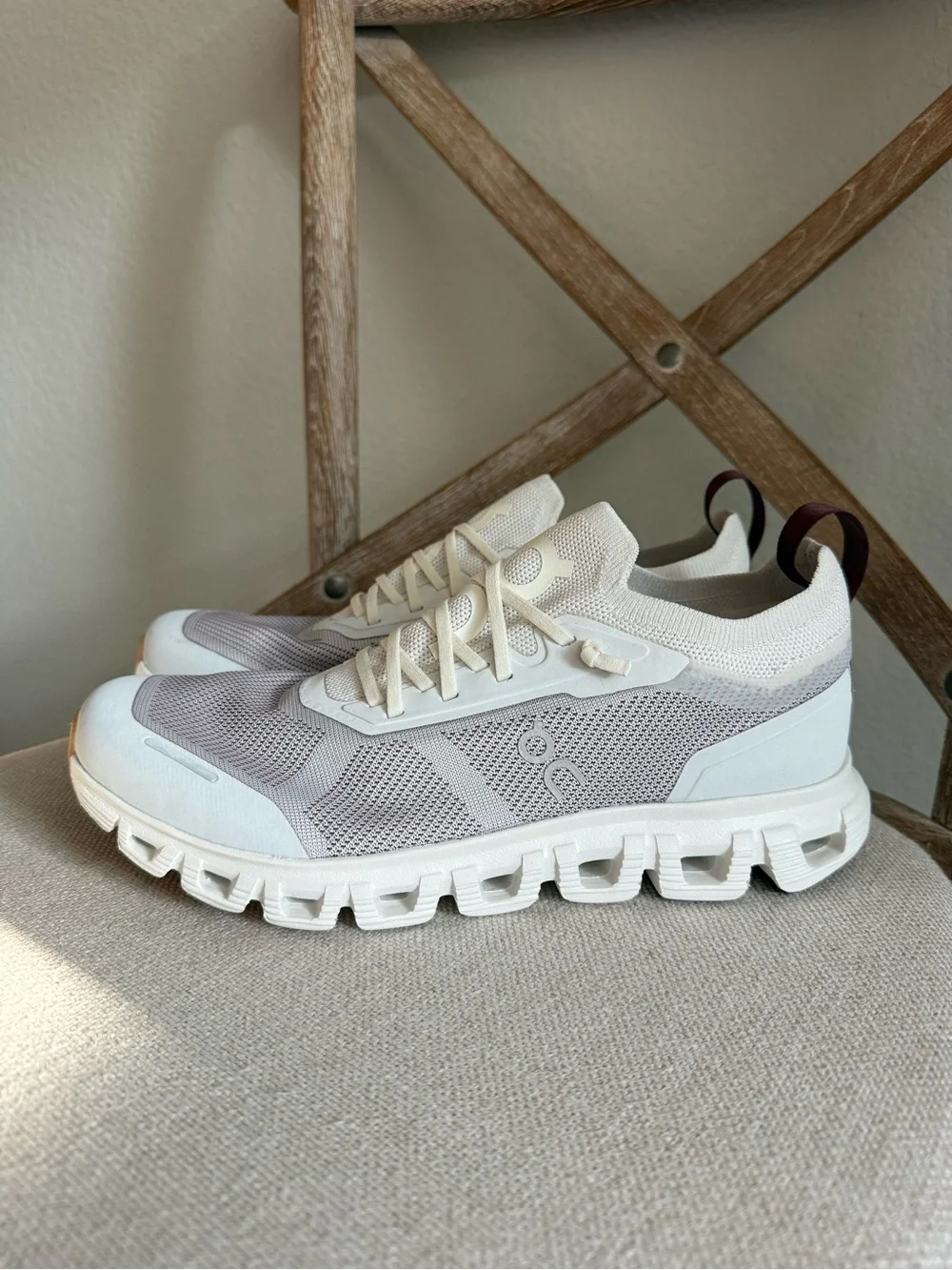 On Cloud 6 Versa Sneakers ice maroon